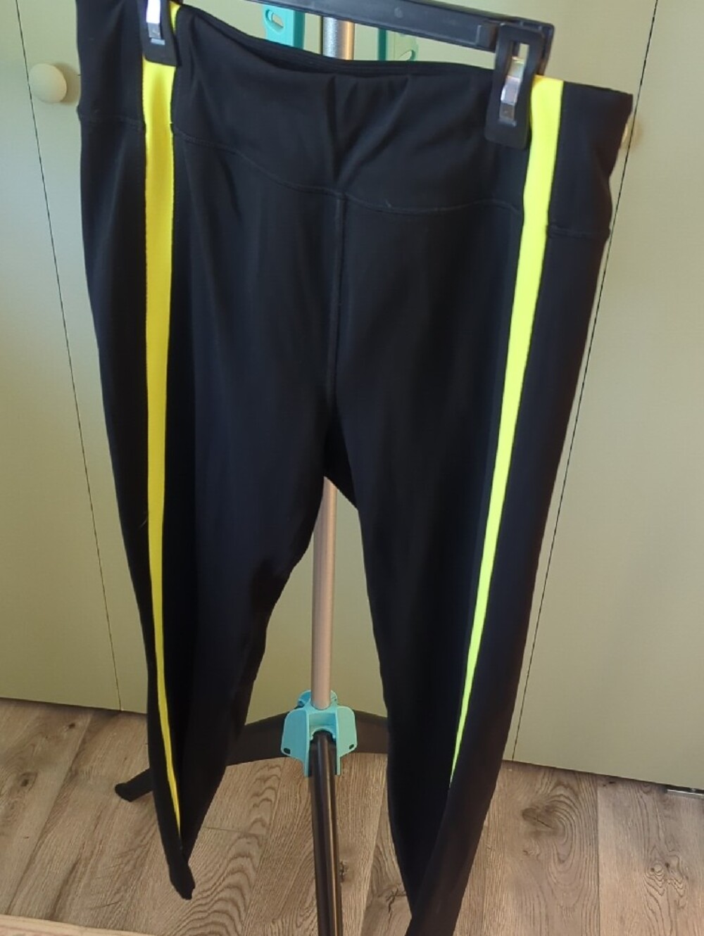 Zyia Neon Tape Luxe Leggings